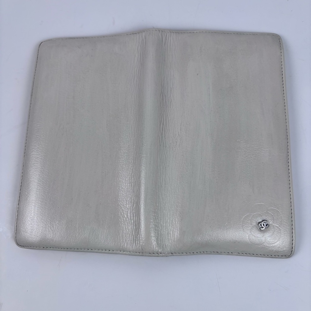 Authentic Chanel Camellia Long Wallet Silver Leather Painted Exterior Bifold - Picture 5 of 13